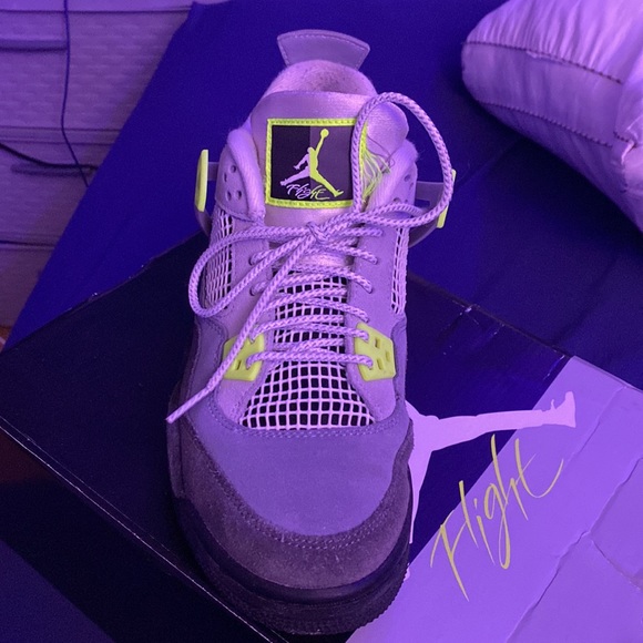 Jordan 4 - Picture 2 of 3